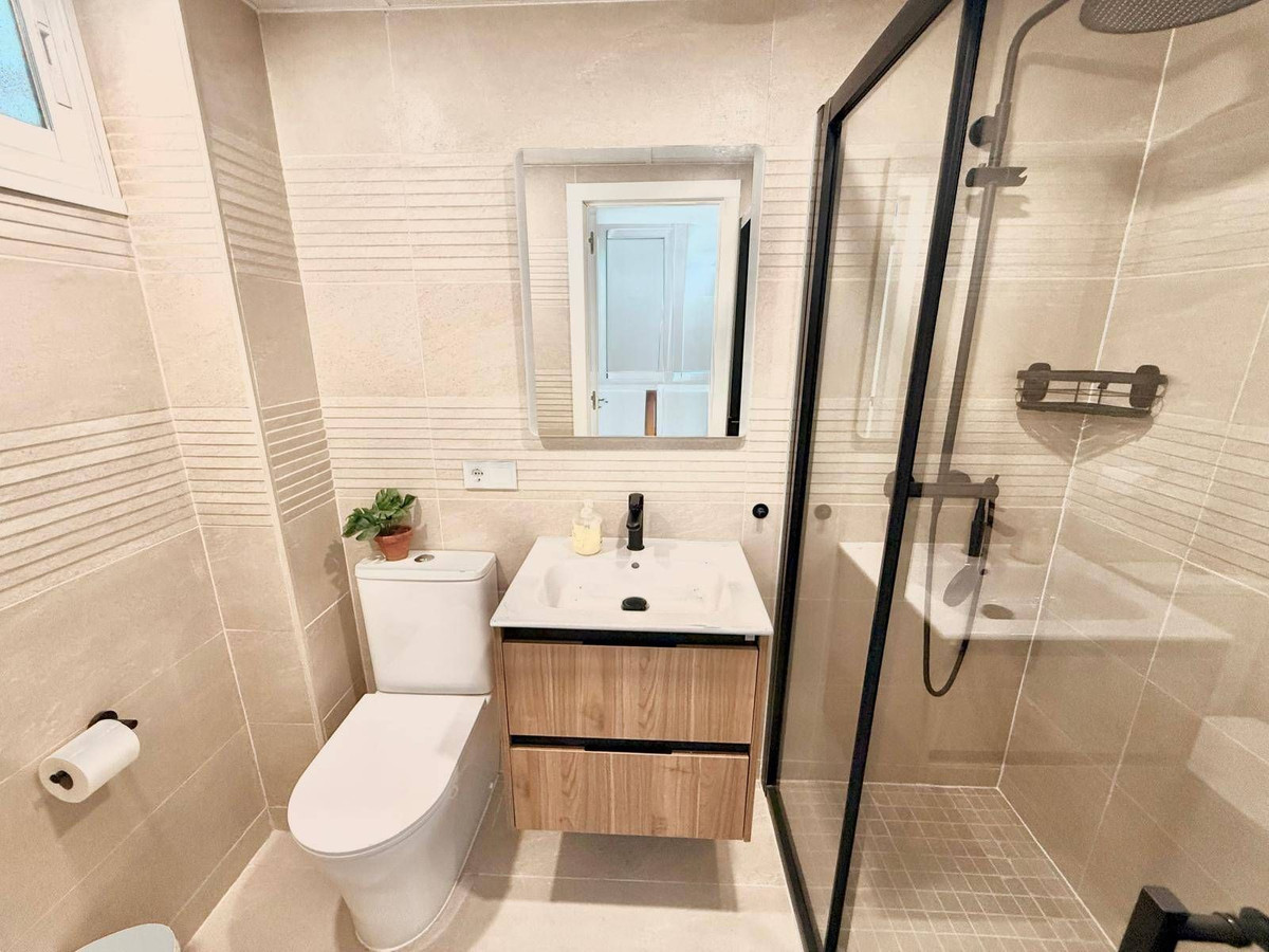3 Bedroom Apartment in Fuengirola - Photo 6