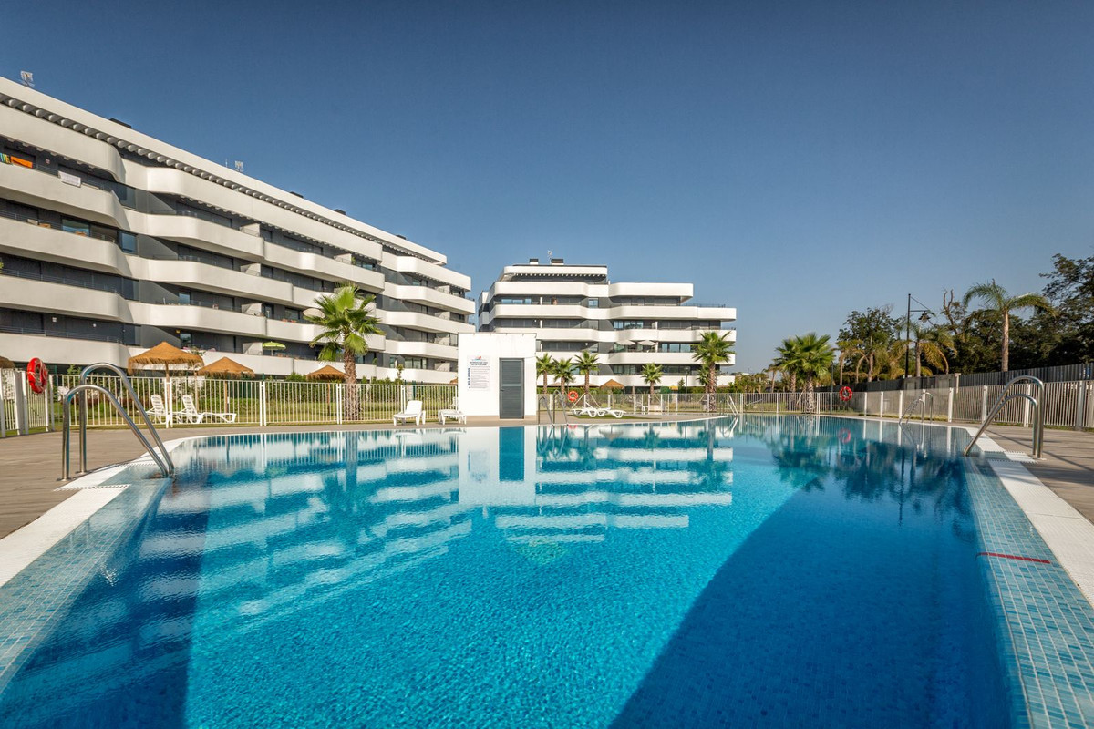 2 Bedroom Penthouse in Torremolinos - Photo 36