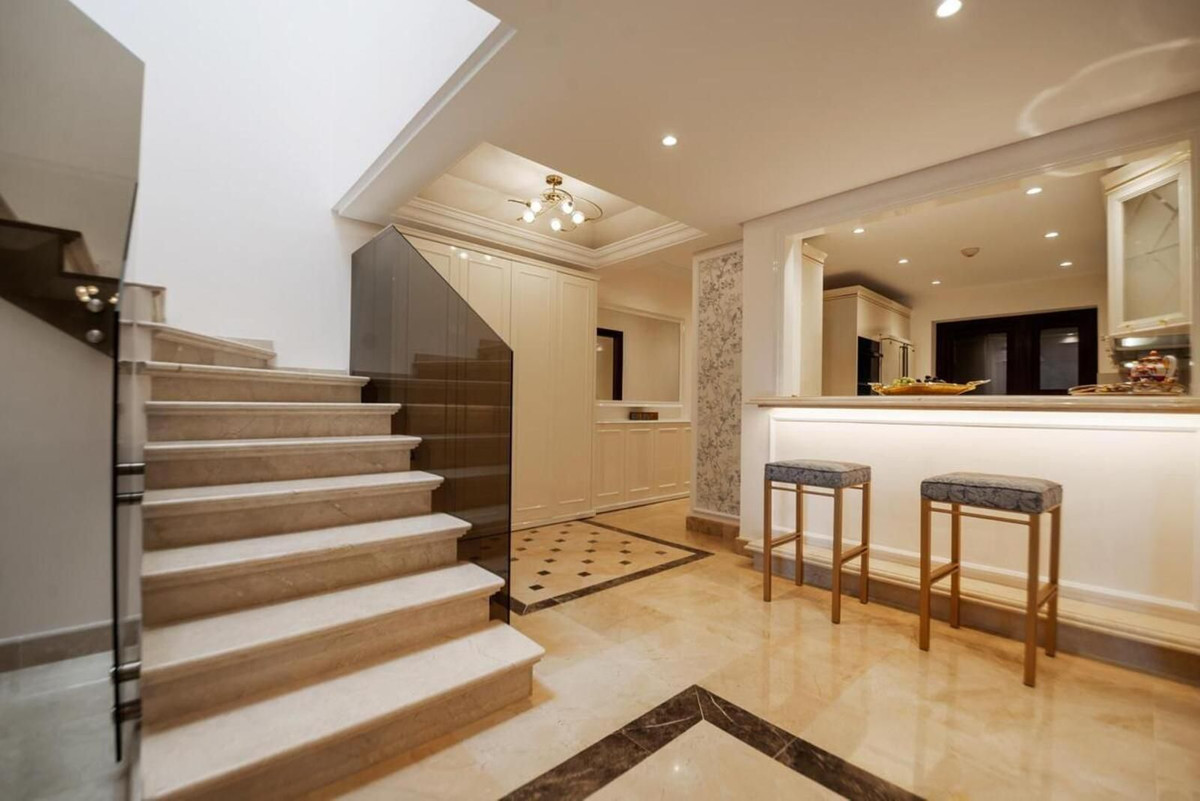 3 Bedroom Penthouse in Estepona - Photo 20