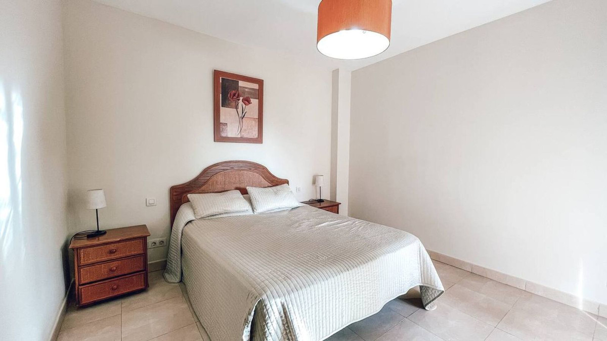 3 Bedroom Apartment in Estepona - Photo 8