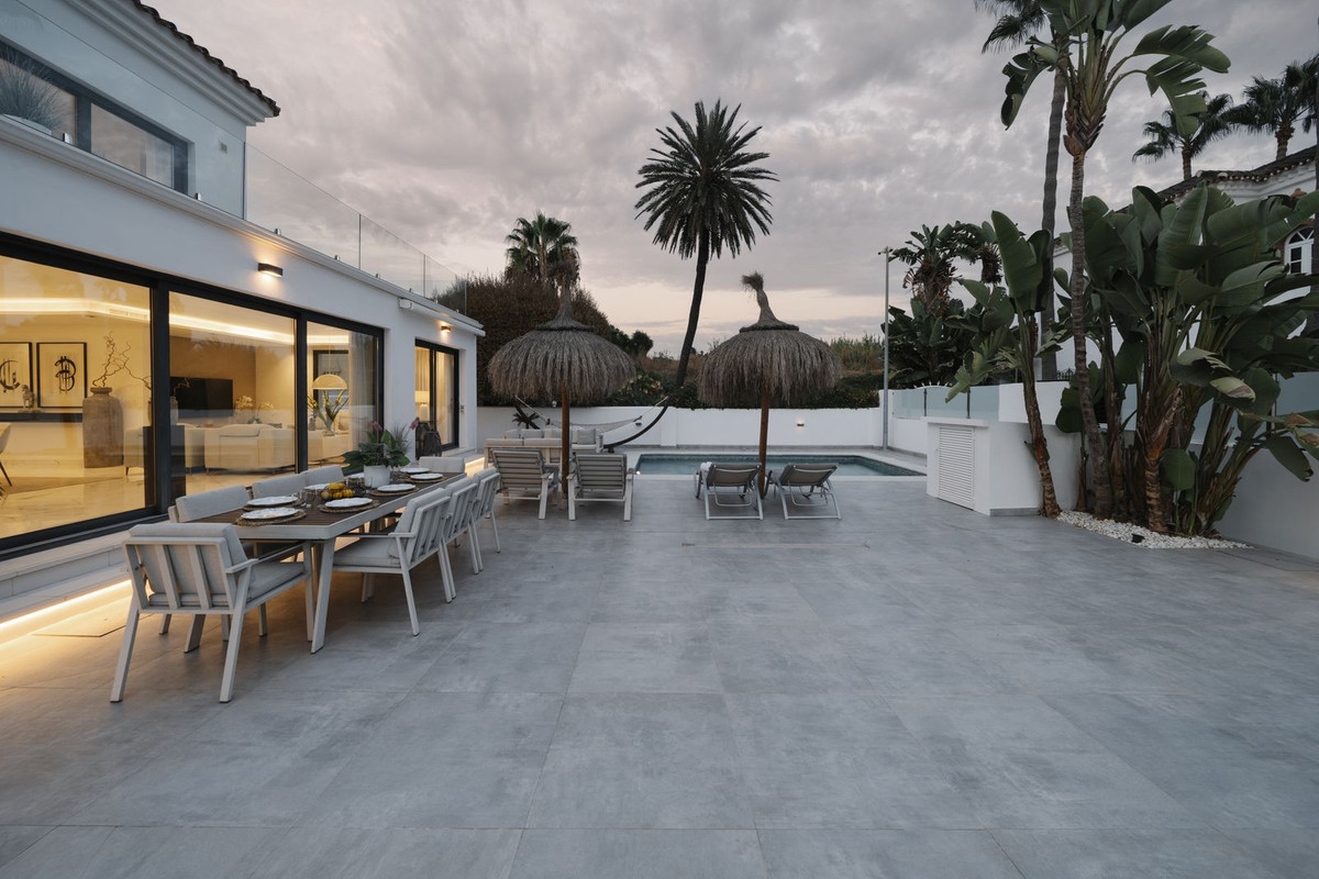 4 Bedroom Villa in Marbella - Photo 37