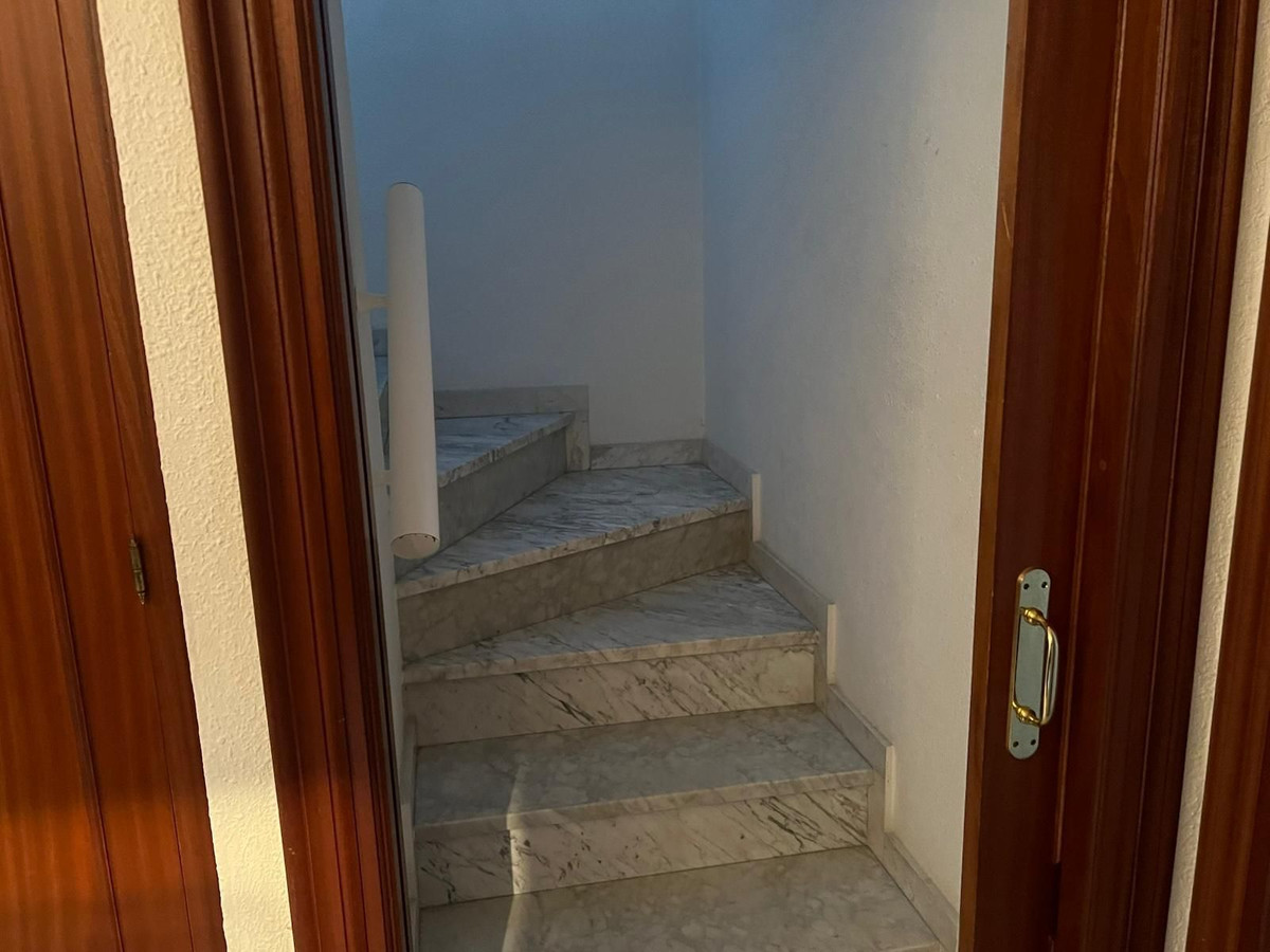 4 Bedroom Villa in Marbella - Photo 15