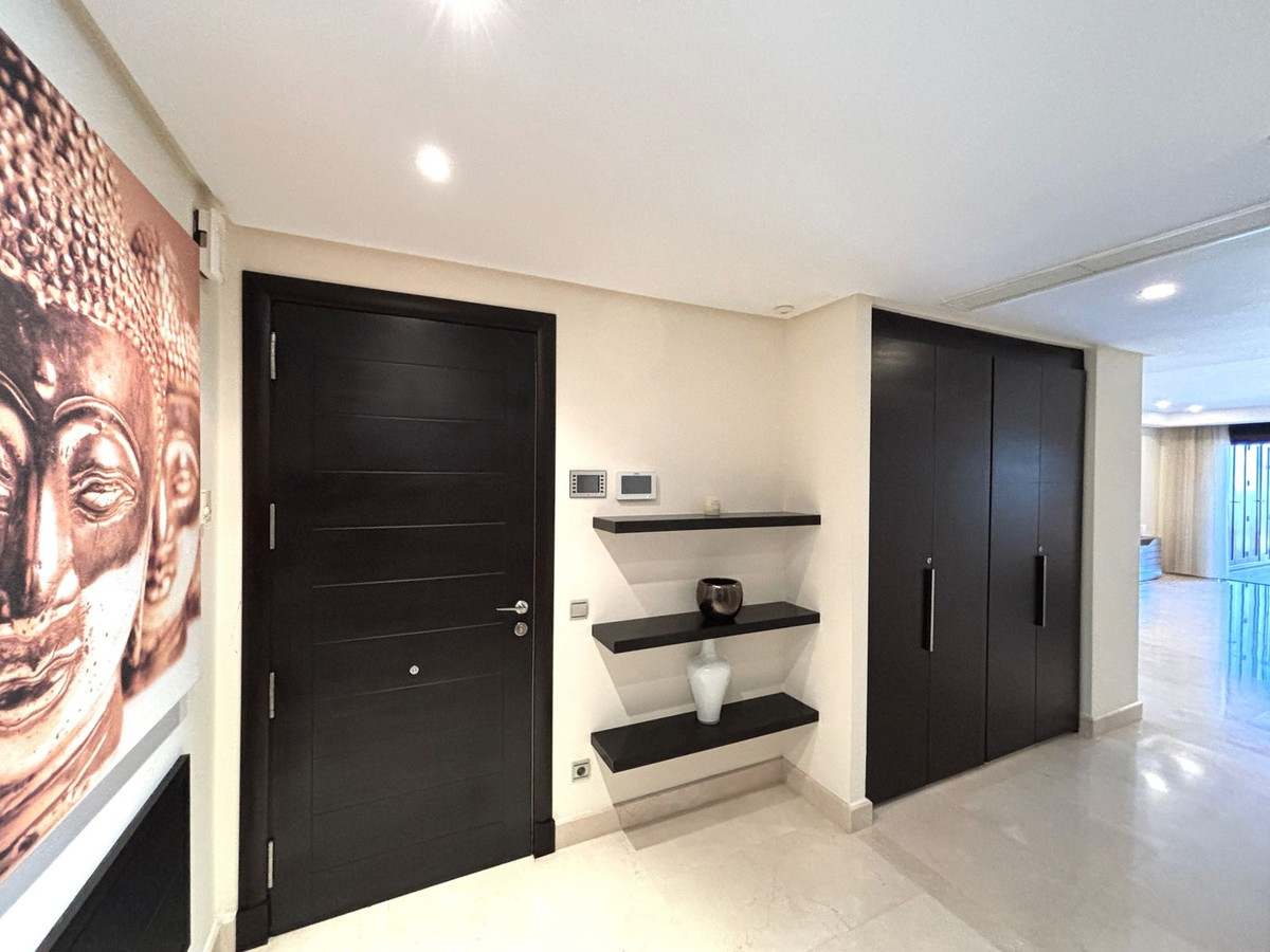 2 Bedroom Apartment in Marbella - Photo 5