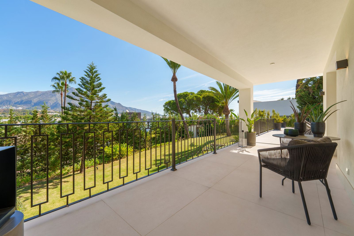 5 Bedroom Villa in Marbella - Photo 24