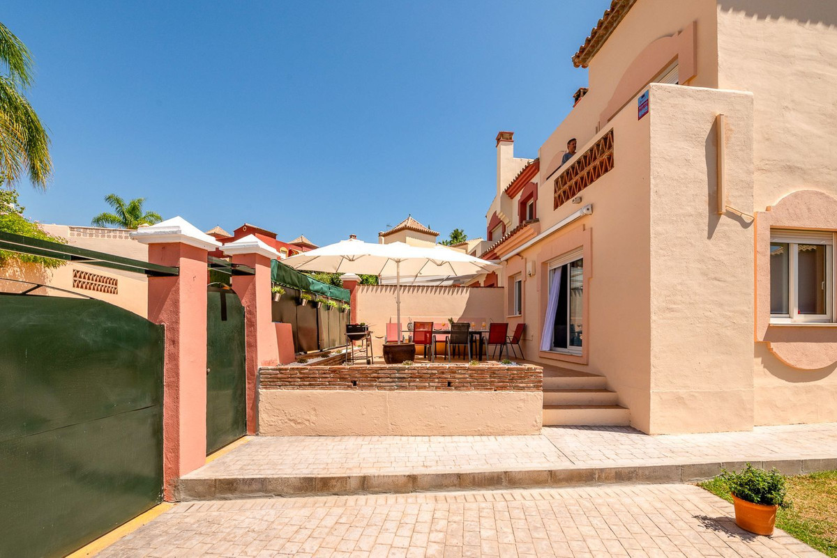 4 Bedroom Villa in Marbella - Photo 5