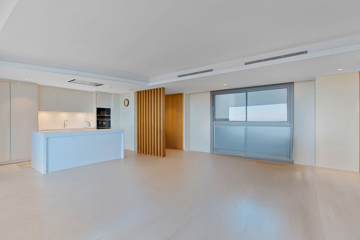 3 Bedroom Apartment in Benahavís - Photo 11