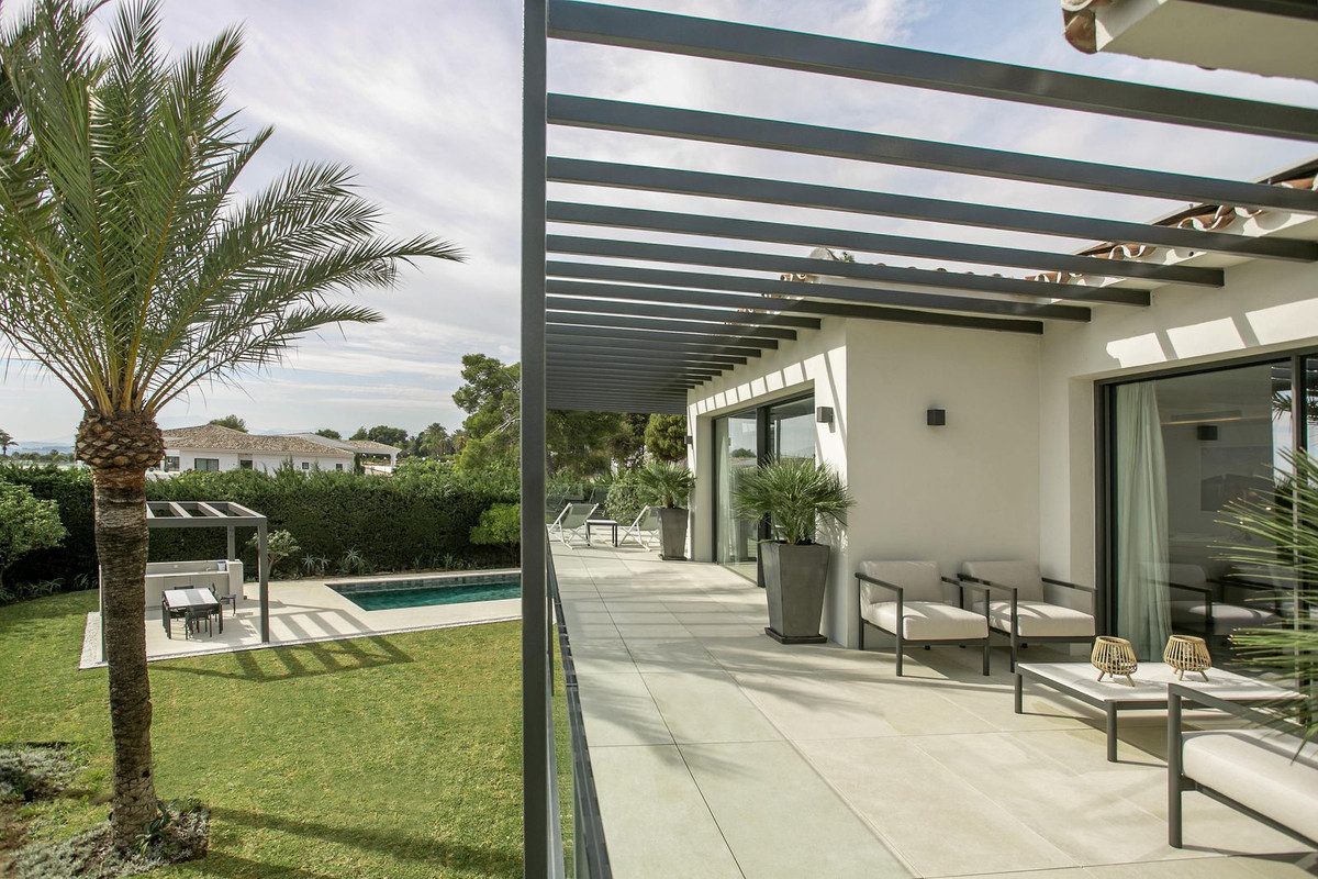 5 Bedroom Villa in Marbella - Photo 18