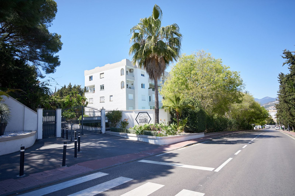 2 Bedroom Apartment in Marbella - Photo 35