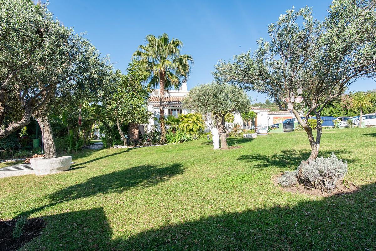 4 Bedroom Villa in Estepona - Photo 8