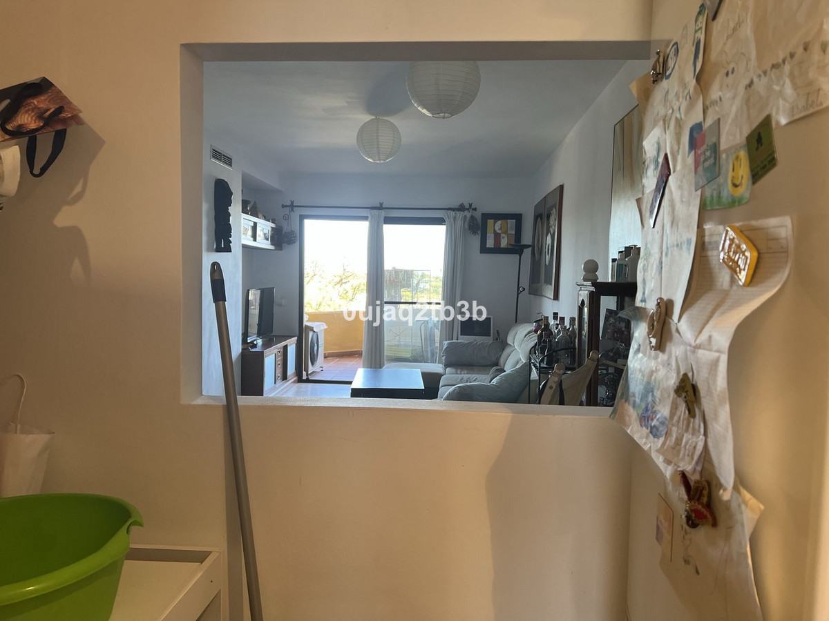 2 Bedroom Apartment in Estepona - Photo 25