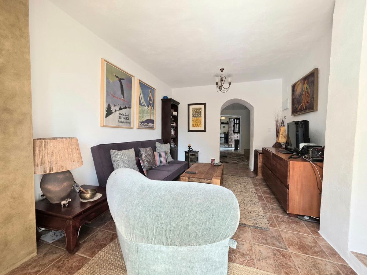 4 Bedroom Country house in Alhaurín el Grande - Photo 9