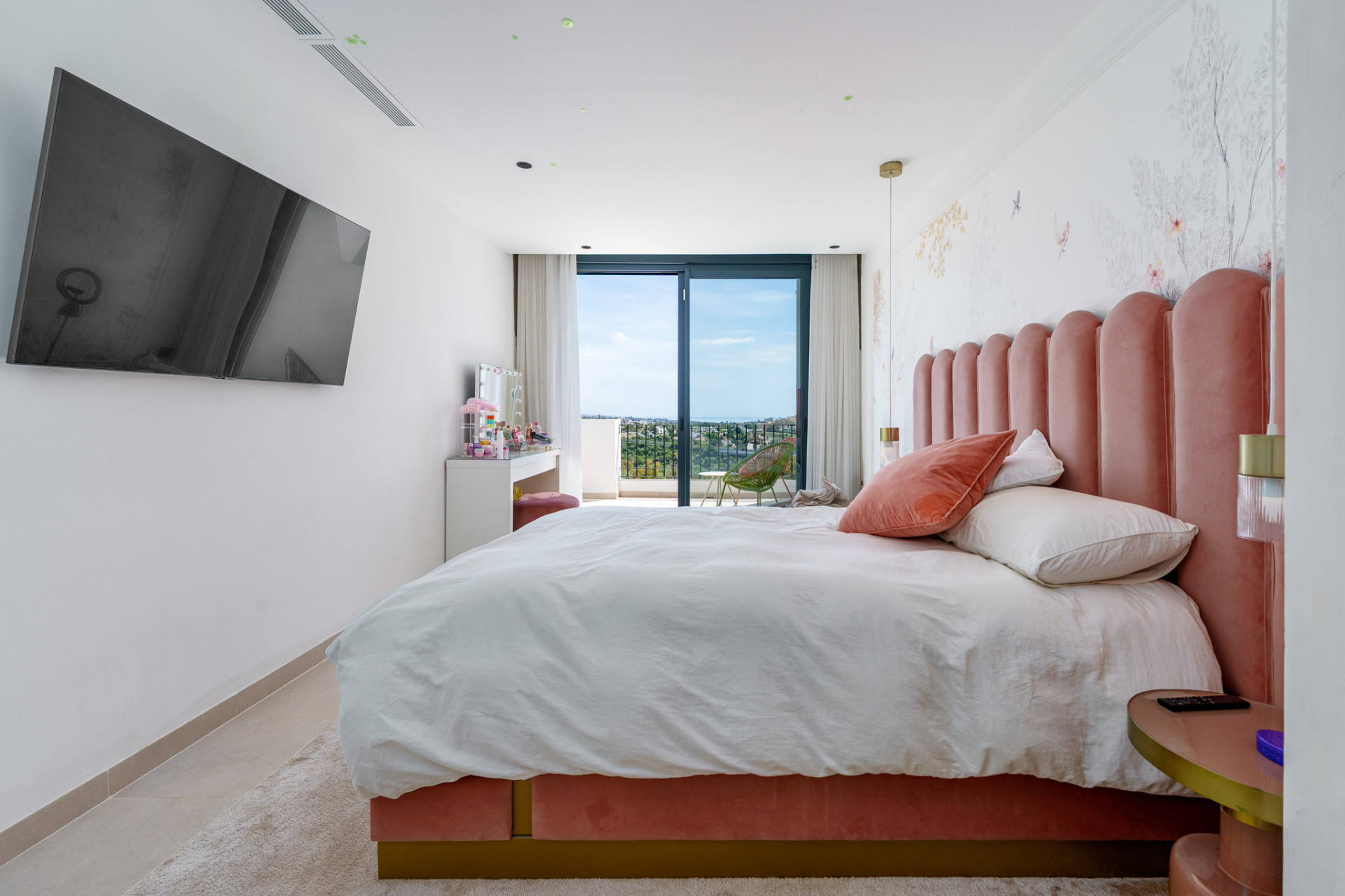 4 Bedroom Townhouse in Benahavís - Photo 16