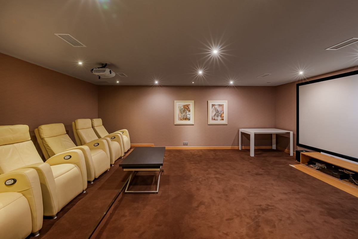 5 Bedroom Villa in Marbella - Photo 16