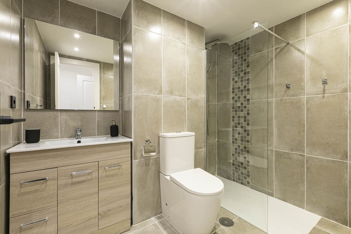 2 Bedroom Apartment in Marbella - Photo 28