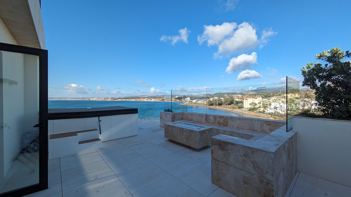 3 Bedroom Penthouse in Estepona - Photo 30