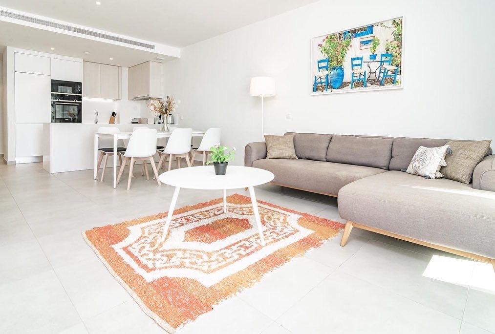 2 Bedroom Apartment in Estepona - Photo 4