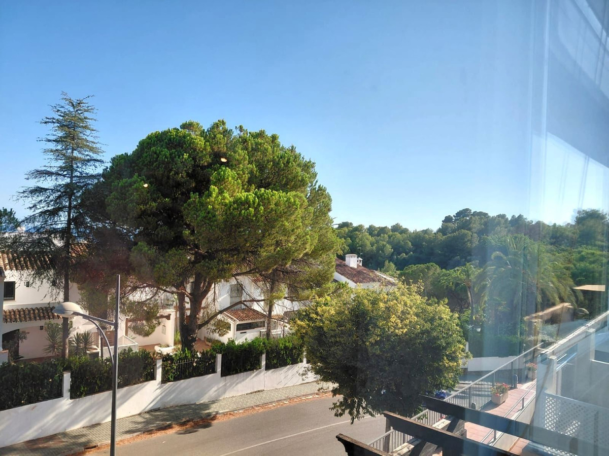 2 Bedroom Apartment in Marbella - Photo 24