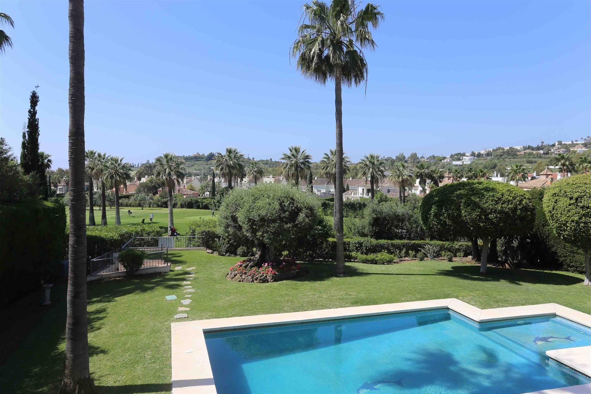 4 Bedroom Villa in Marbella - Photo 2
