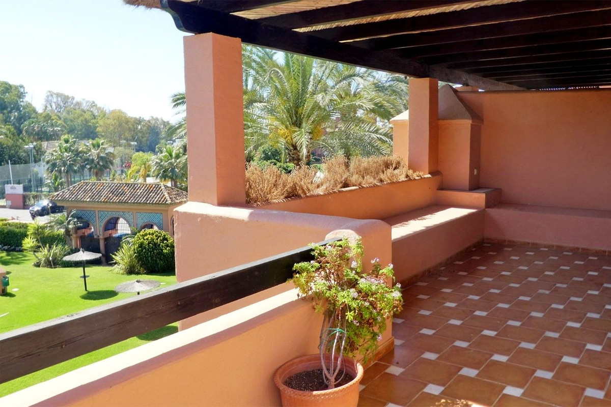 2 Bedroom Penthouse in San Pedro de Alcántara - Photo 4