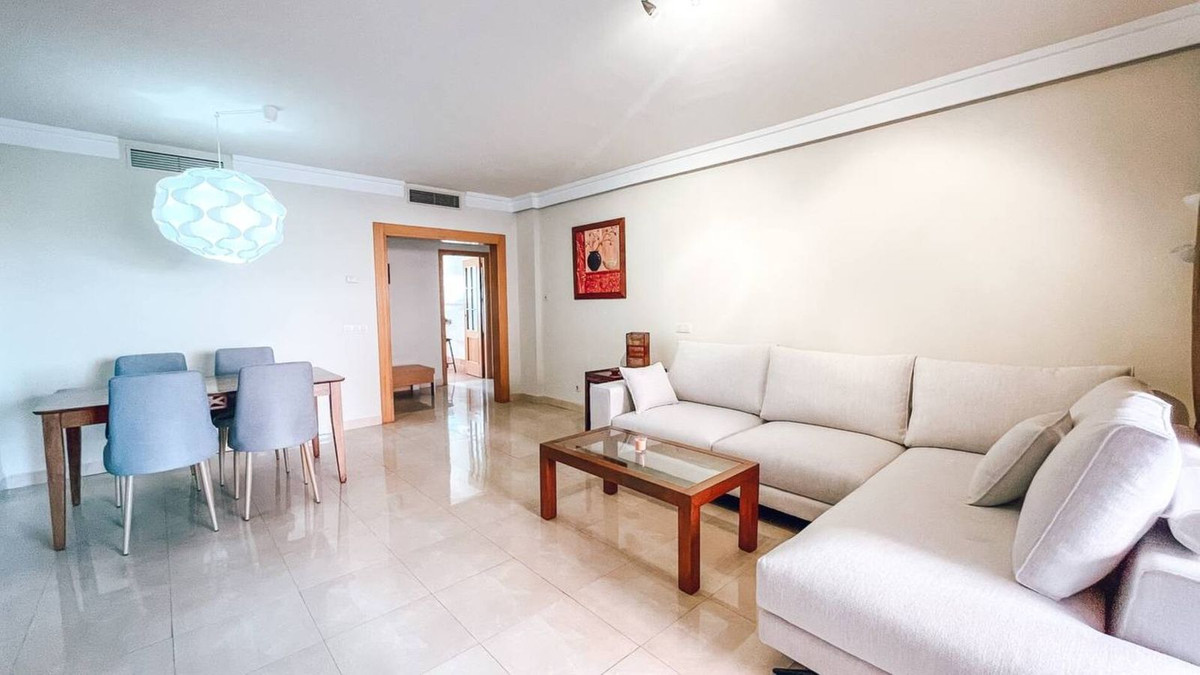 3 Bedroom Apartment in Estepona - Photo 6