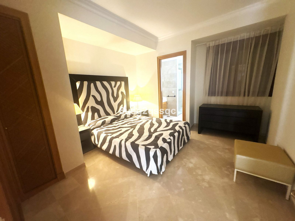 3 Bedroom Penthouse in Estepona - Photo 34