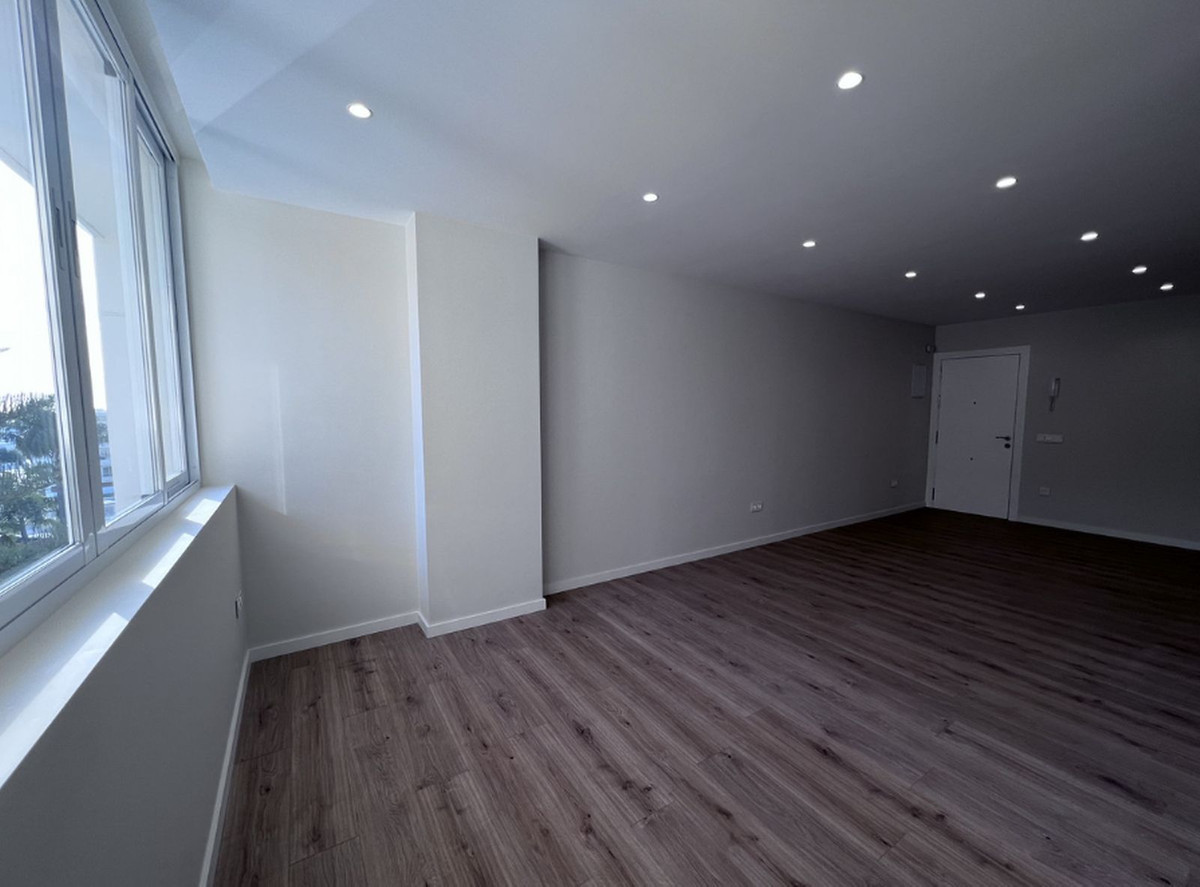 4 Bedroom Penthouse in San Pedro de Alcántara - Photo 11