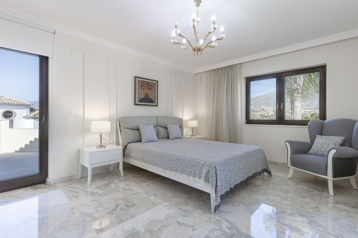6 Bedroom Villa in Mijas - Photo 44