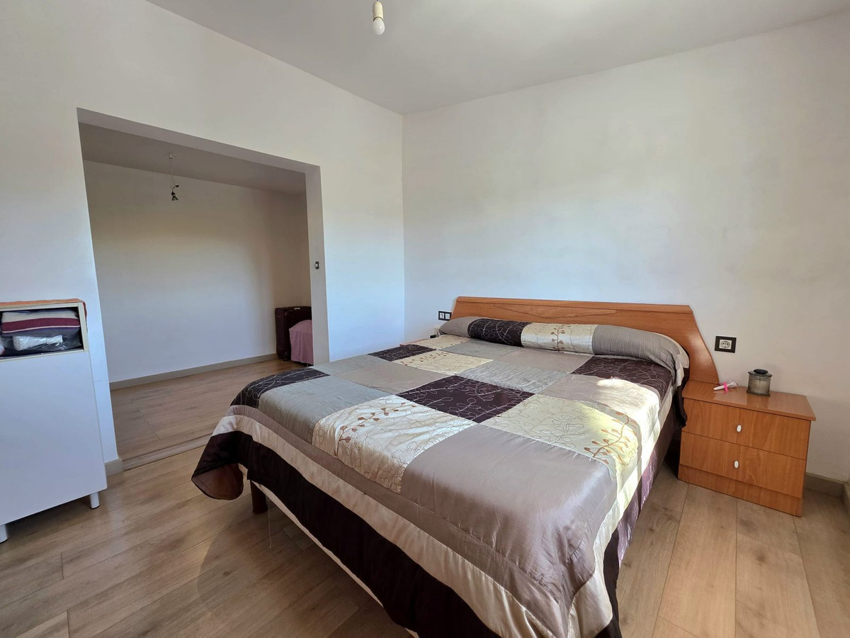 3 Bedroom Townhouse in Estepona - Photo 15