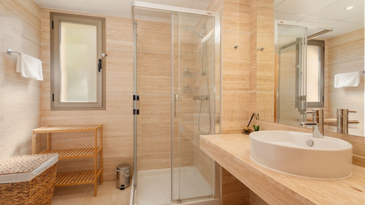 3 Bedroom Apartment in Benahavís - Photo 21
