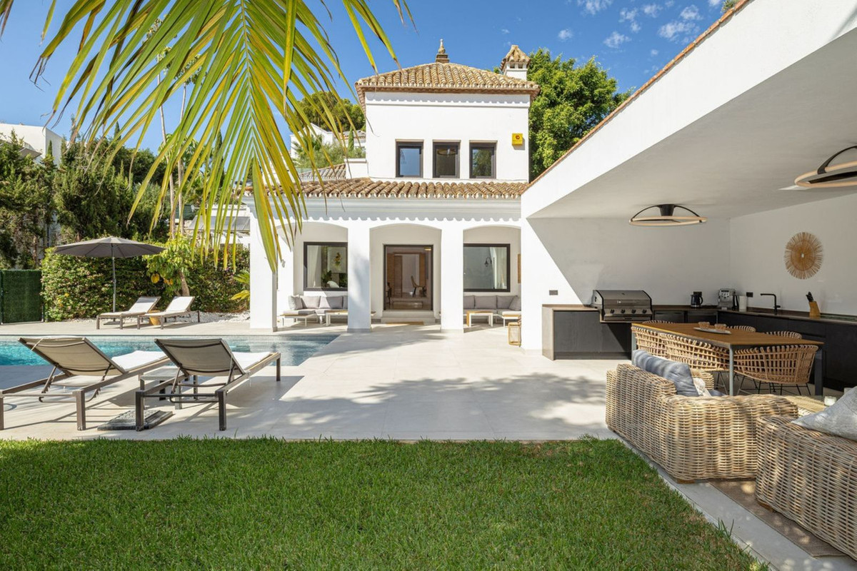 5 Bedroom Villa in Estepona - Photo 26