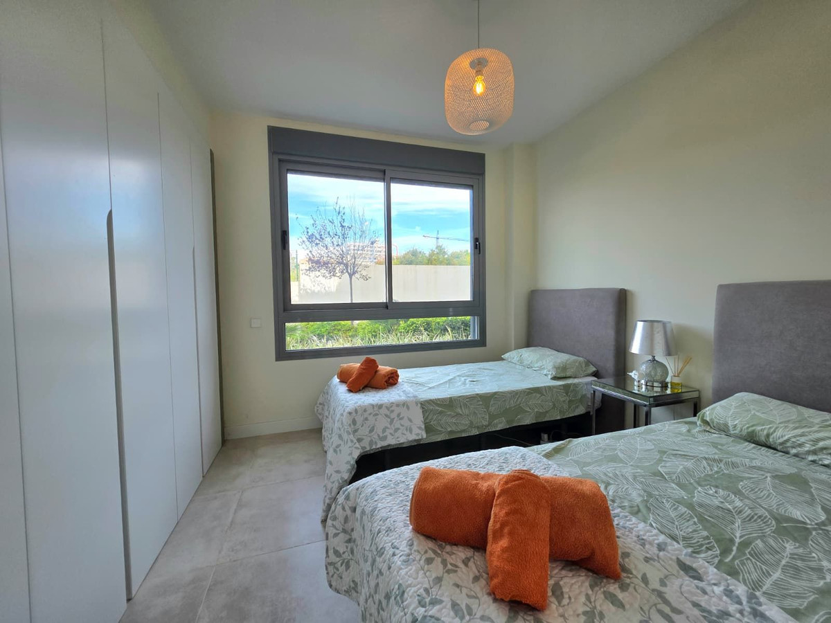 2 Bedroom Apartment in Estepona - Photo 18