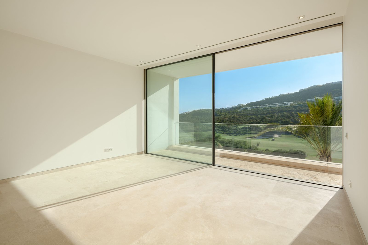 5 Bedroom Villa in Casares - Photo 8