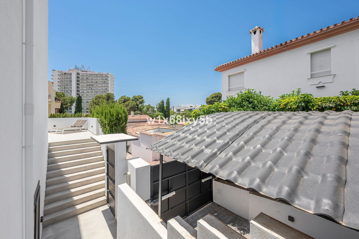 3 Bedroom Villa in Marbella - Photo 42