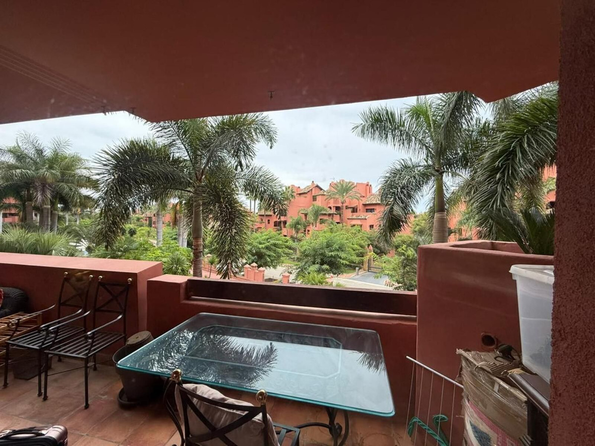 2 Bedroom Apartment in Estepona - Photo 17