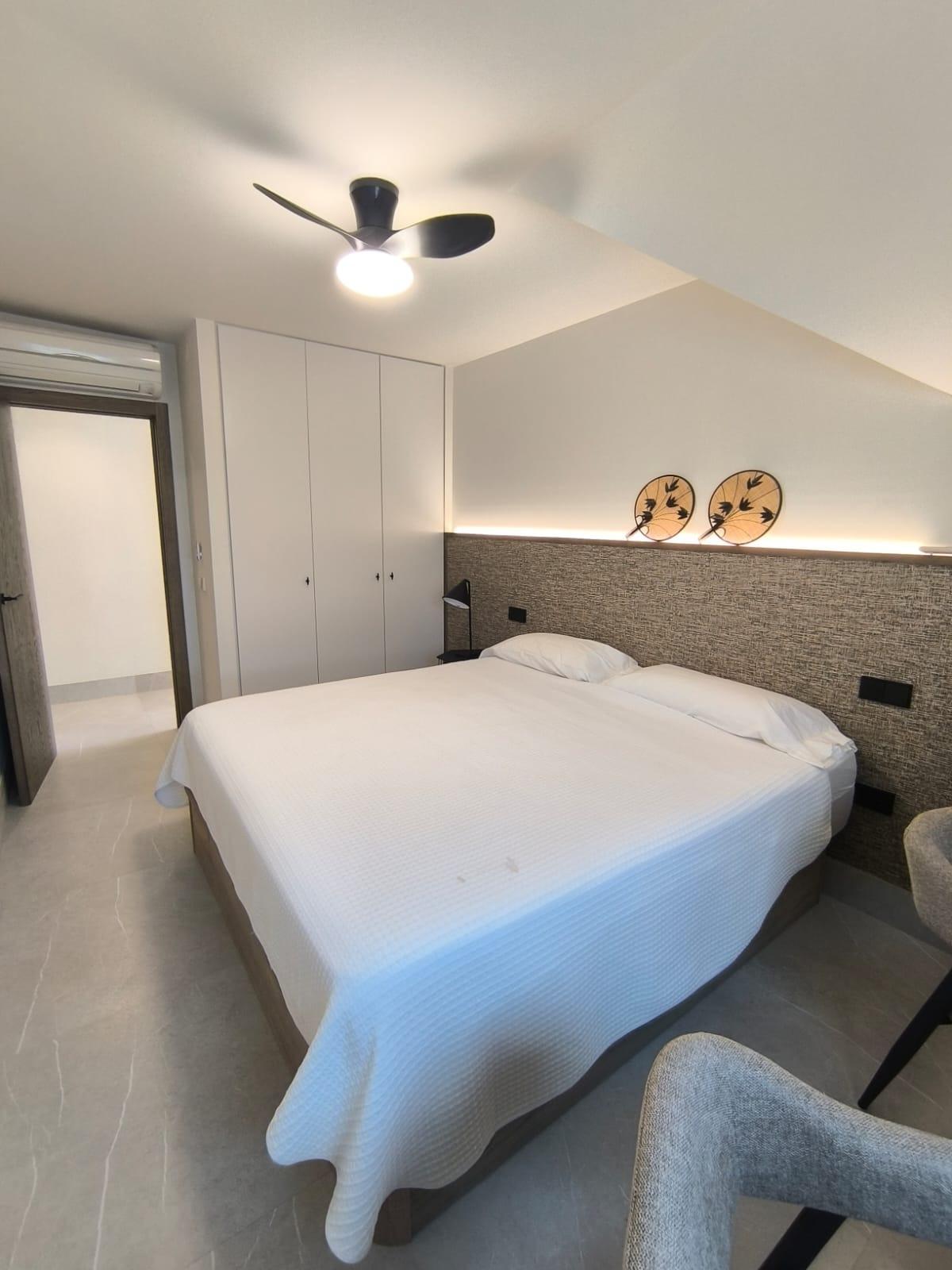 4 Bedroom Penthouse in Fuengirola - Photo 5