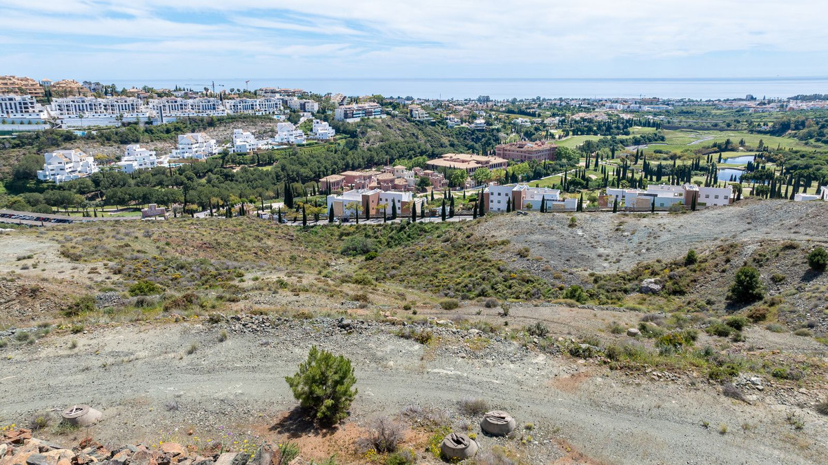 2,400 m² Plot in Benahavís - Photo 3