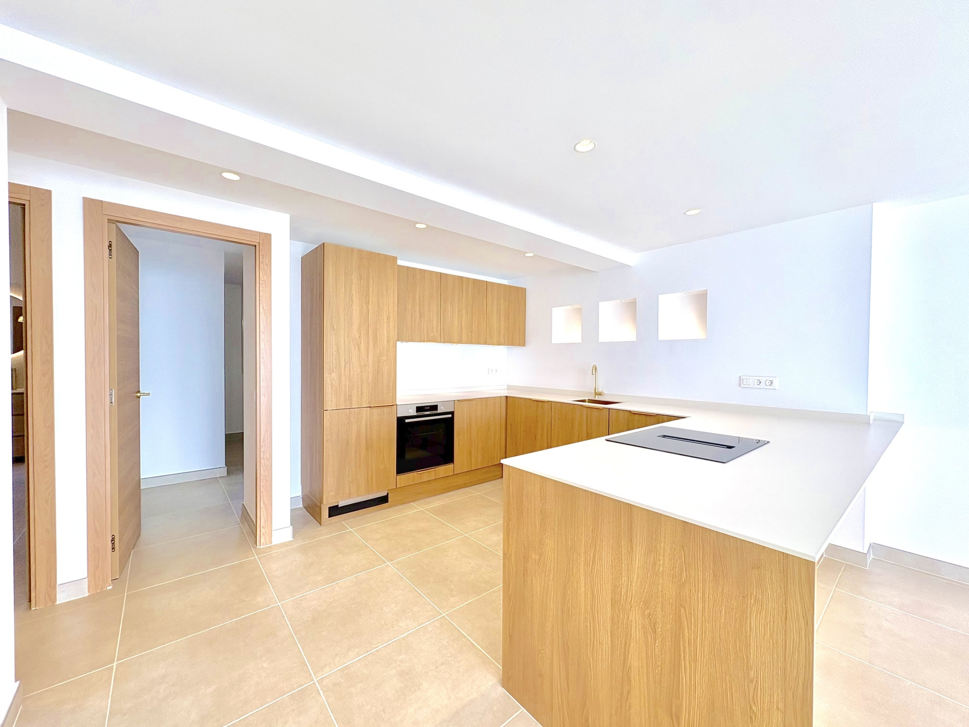 2 Bedroom Apartment in Fuengirola - Photo 6