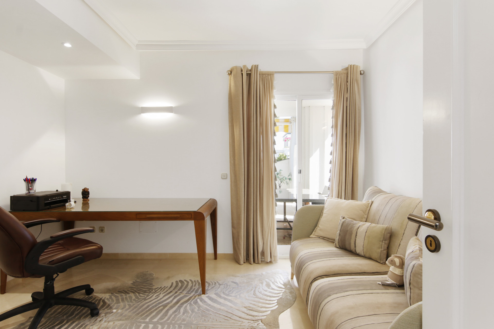 3 Bedroom Penthouse in Estepona - Photo 13