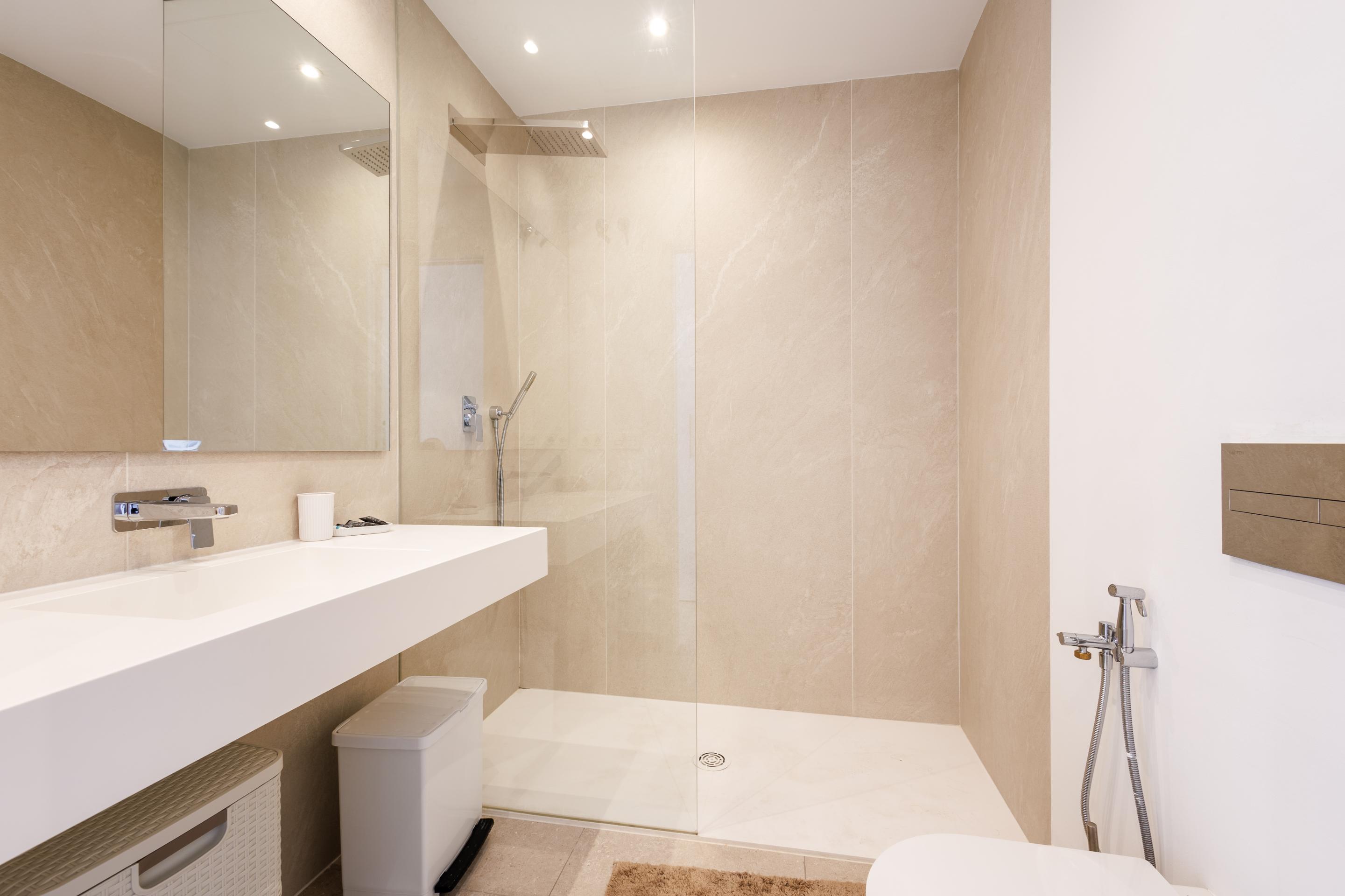 3 Bedroom Apartment in Benahavís - Photo 14