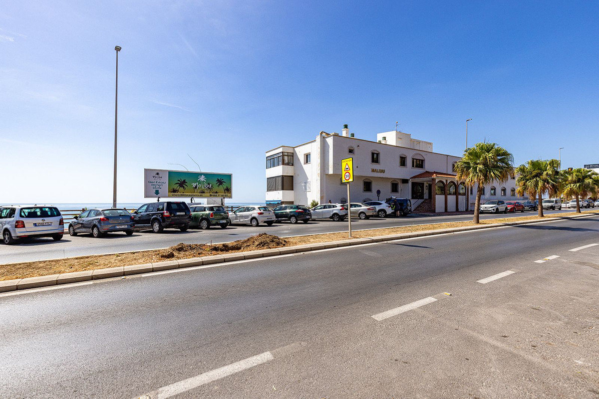 2 Bedroom Apartment in Benalmádena - Photo 5