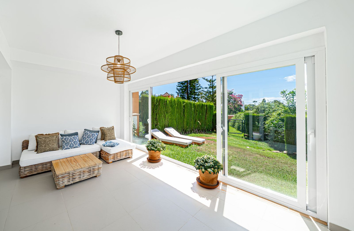 4 Bedroom Townhouse in Benahavís - Photo 14