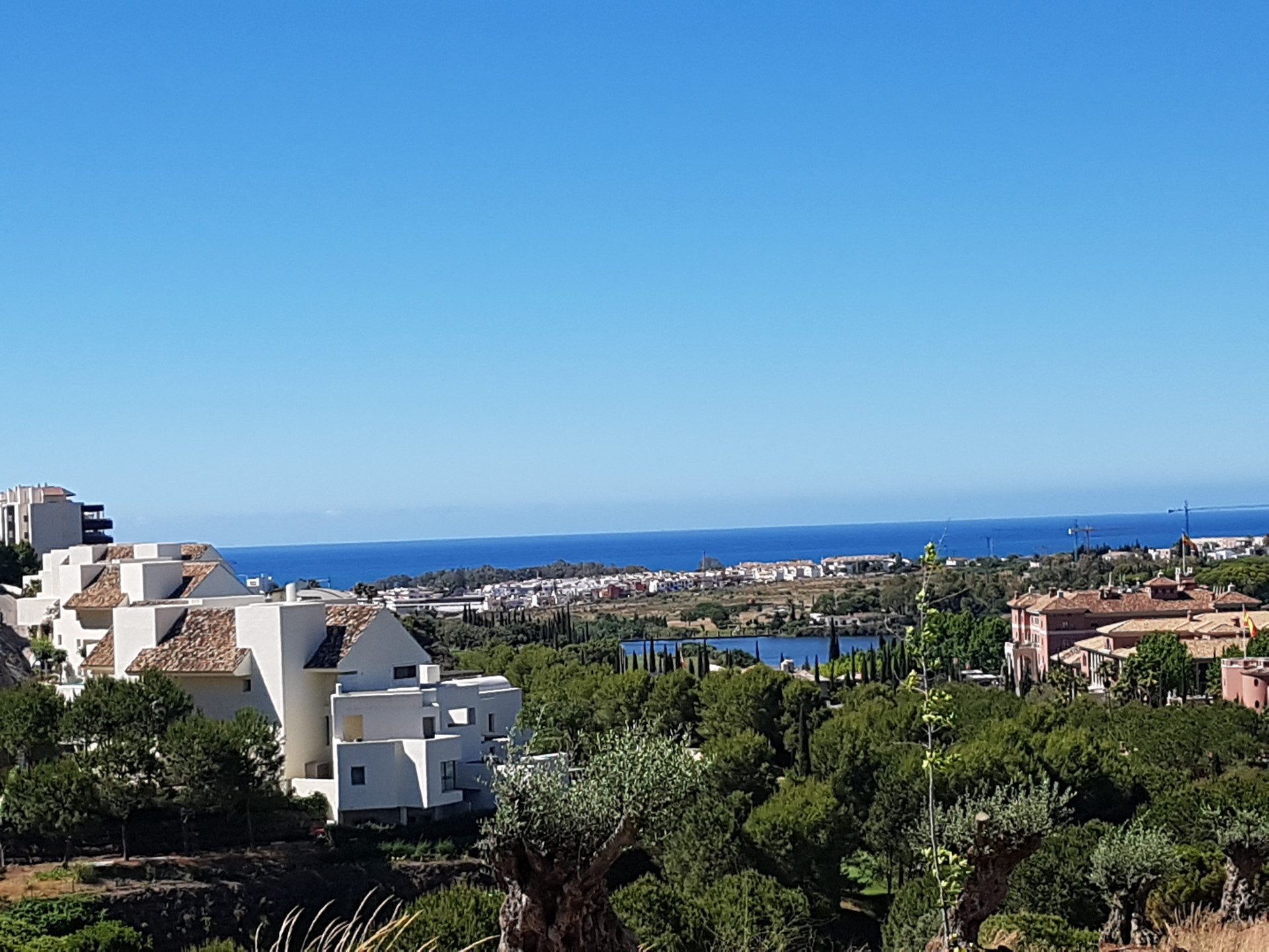 2 Bedroom Apartment in Benahavís - Photo 8