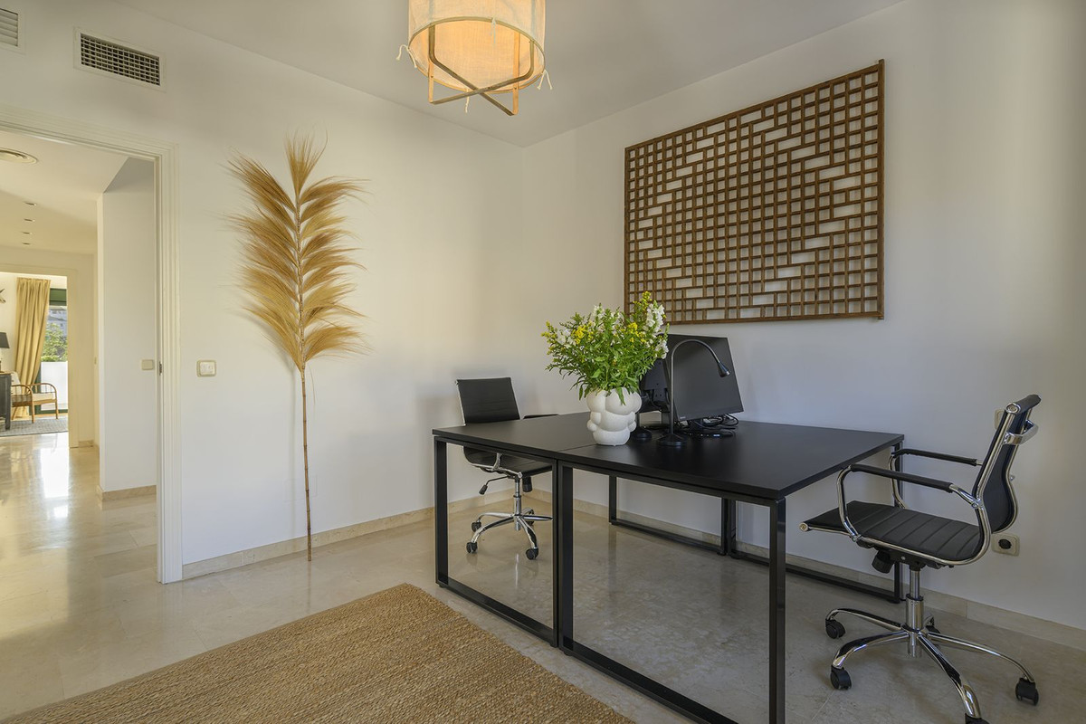 4 Bedroom Villa in Estepona - Photo 20
