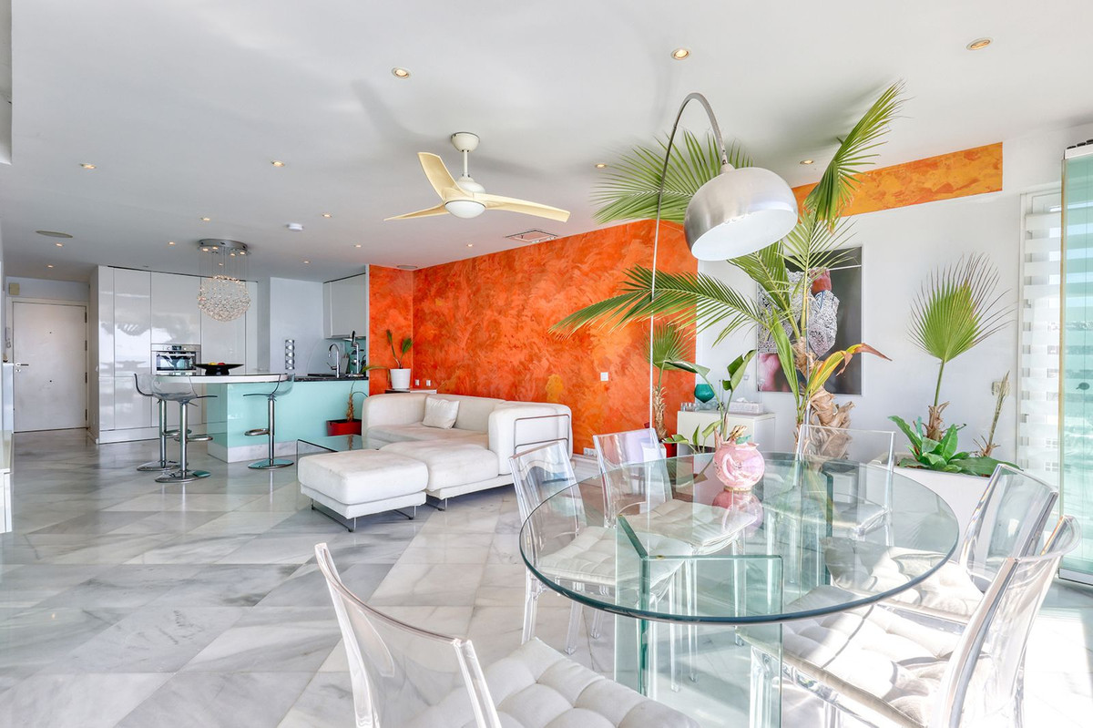 2 Bedroom Apartment in Benalmádena - Photo 16