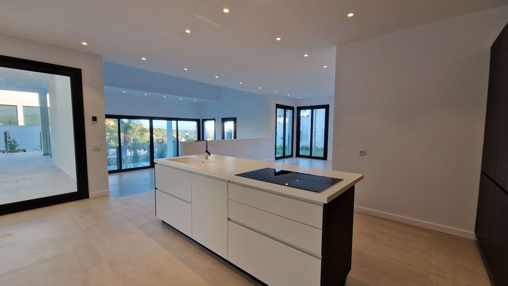 4 Bedroom Villa in Marbella - Photo 12