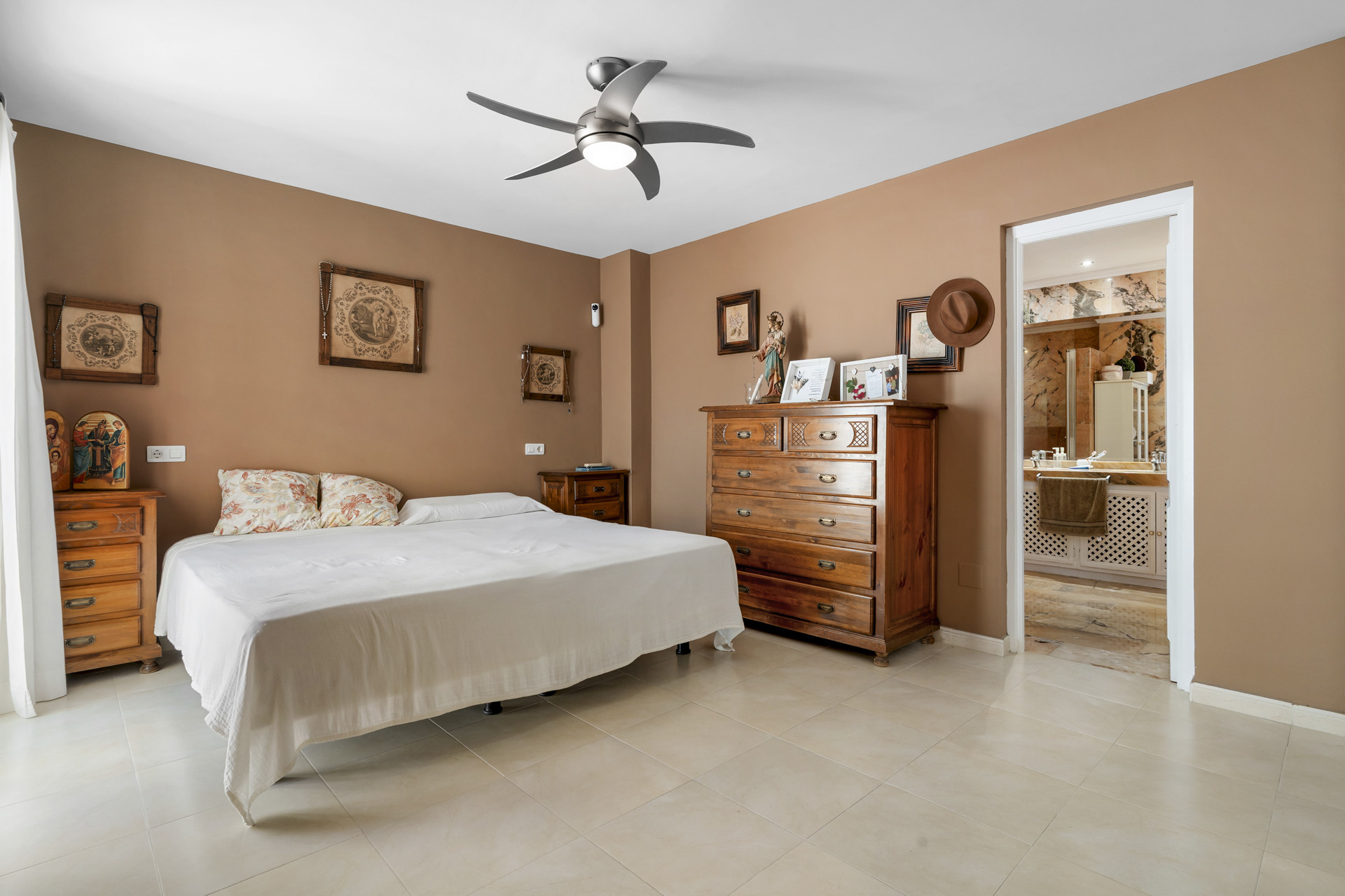 3 Bedroom Apartment in Marbella - Photo 14