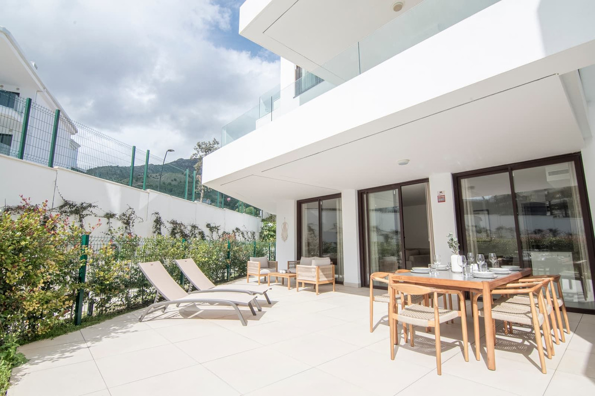 4 Bedroom Apartment in Benalmádena - Photo 2