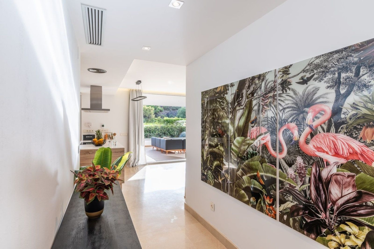 3 Bedroom Apartment in Benahavís - Photo 8