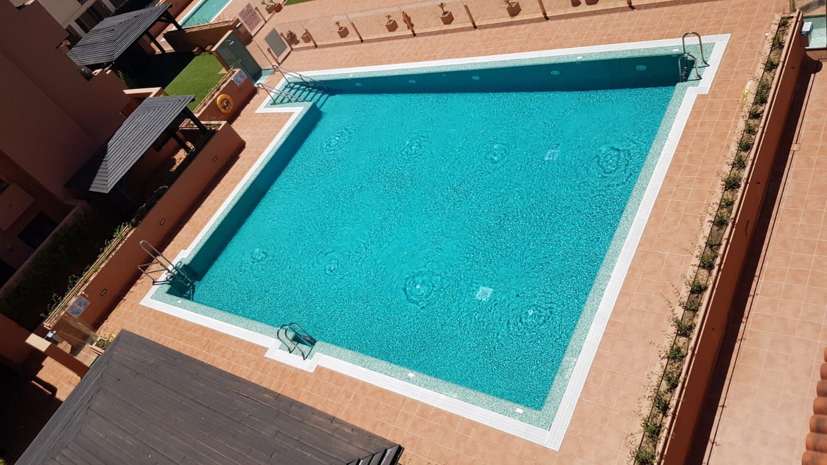 4 Bedroom Apartment in Benalmádena - Photo 4
