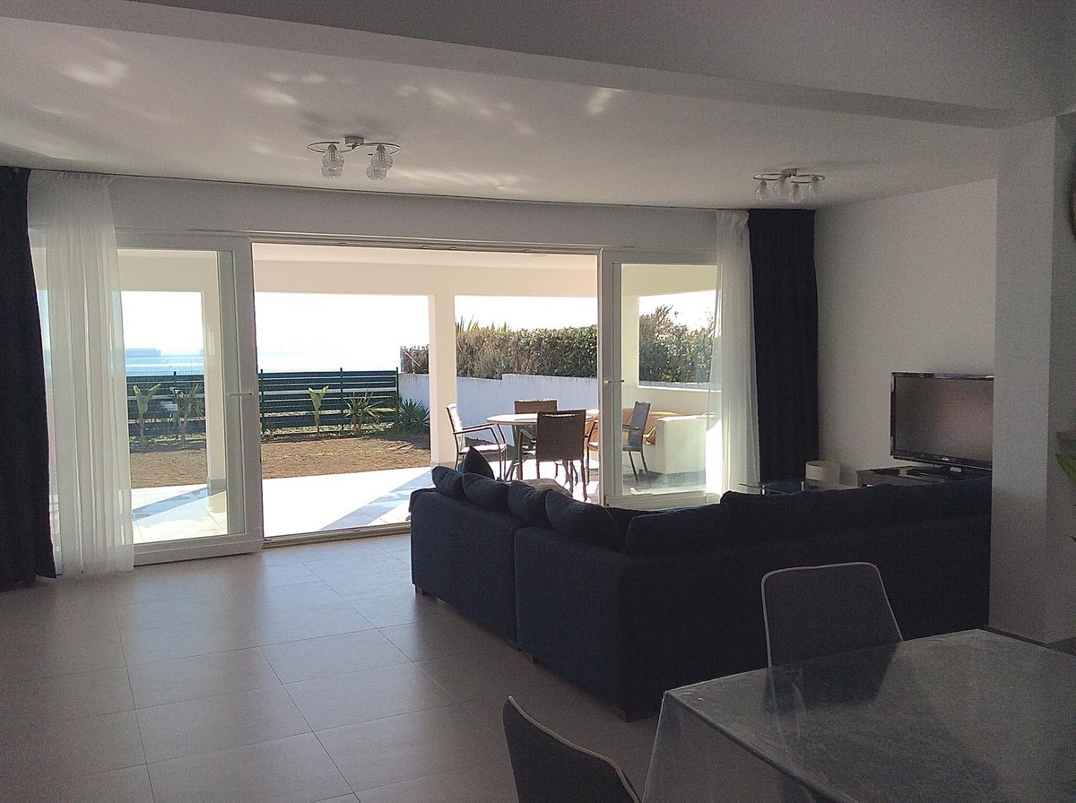 4 Bedroom Villa in Estepona - Photo 29